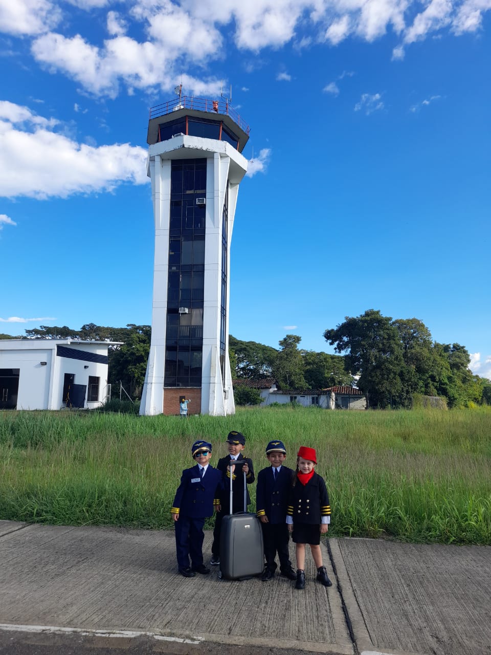 En este momento estás viendo Estamos trabajando sin pausa, para generar el despegue definitivo del Aeropuerto Internacional Santa Ana.