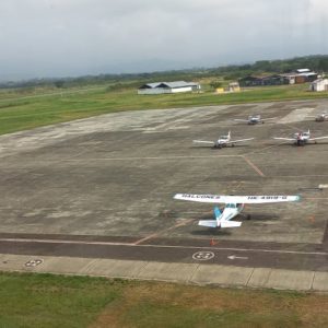 Lee más sobre el artículo El Aeropuerto Santa Ana sede de escuelas de aviación