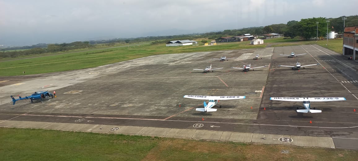 En este momento estás viendo El Aeropuerto Santa Ana sede de escuelas de aviación