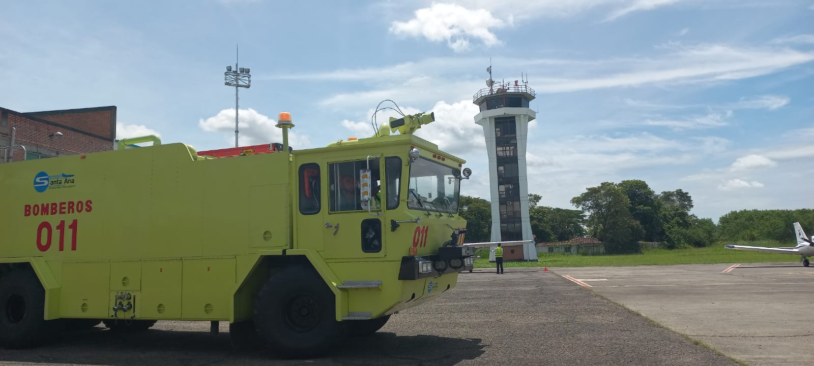 En este momento estás viendo AVANCES Y GESTIONES POR EL ALCALDE EN EL AEROPUERTO SANTA ANA